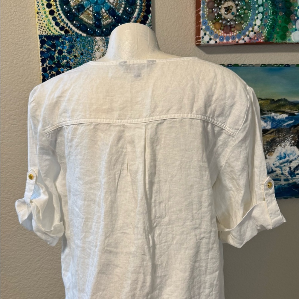 Ellen Tracy White V-Neck Top with Gold Accents - Picture 4 of 6